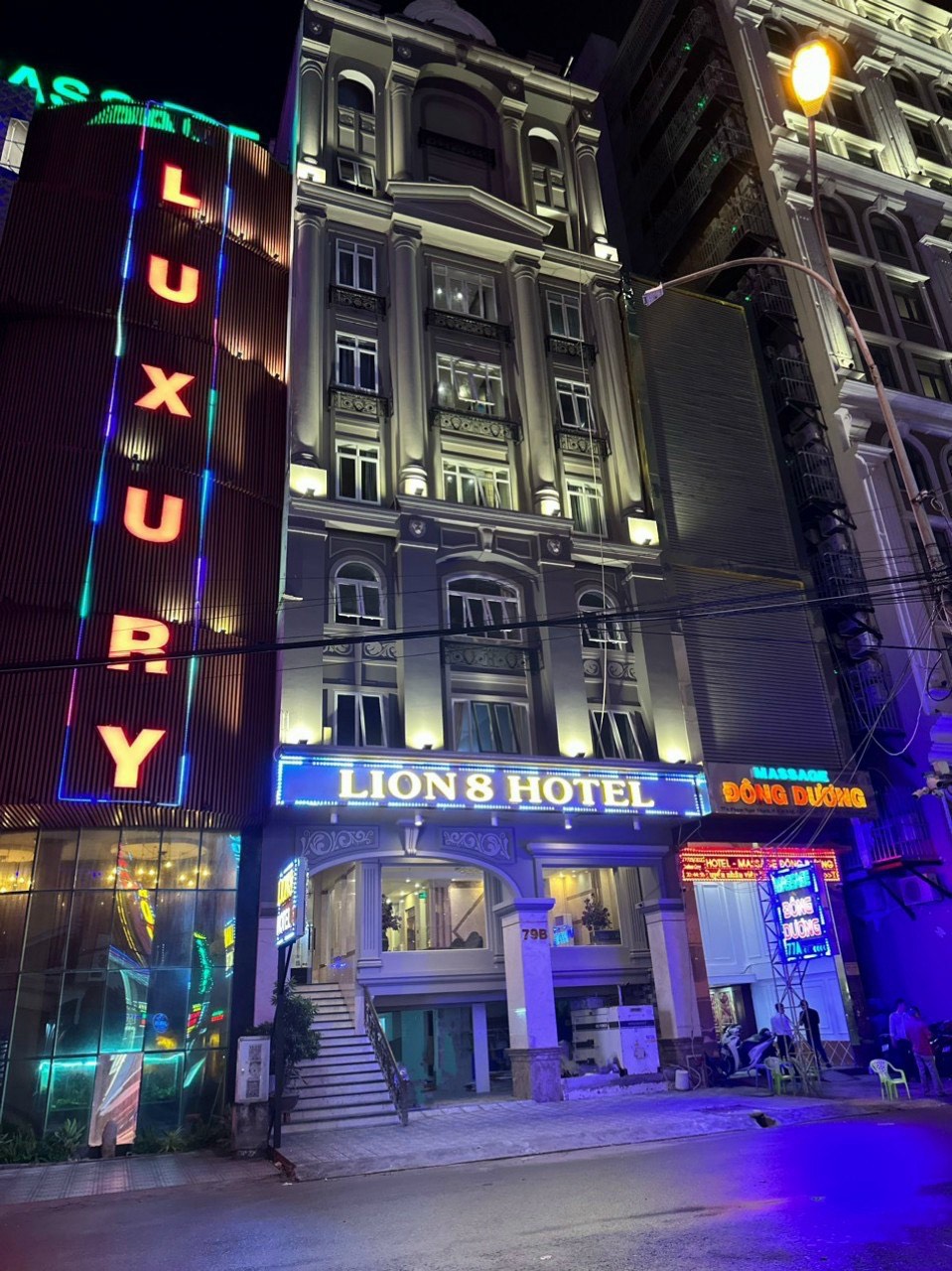 Khách sạn Lion 8 Hotel