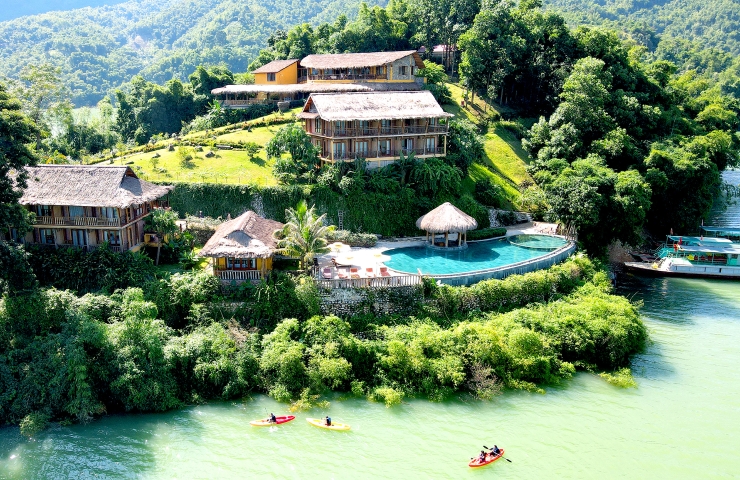 Mai Châu HideAway Lake Resort