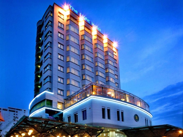 Khách sạn The Light Hotel & Resort
