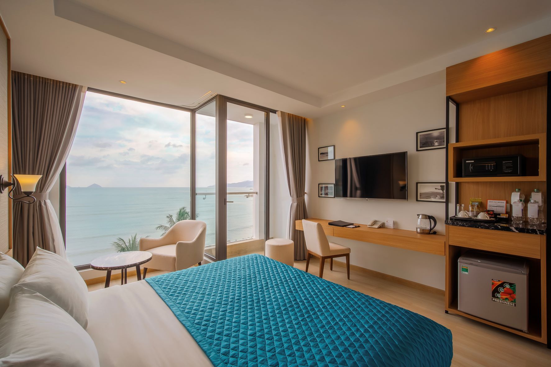 Hình ảnh phòng Premier Deluxe Double Room with Sea View and Bathtub