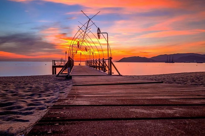 [Hình: du-lich-bien-nha-trang-ve-dem-huong-dan-...a-den-z_15]