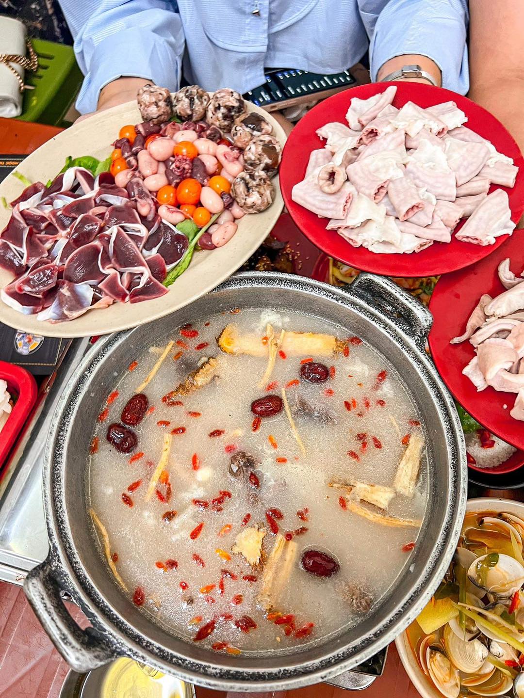top-17-quan-lau-chao-ngon-khong-the-bo-lo-tai-ha-noi_21