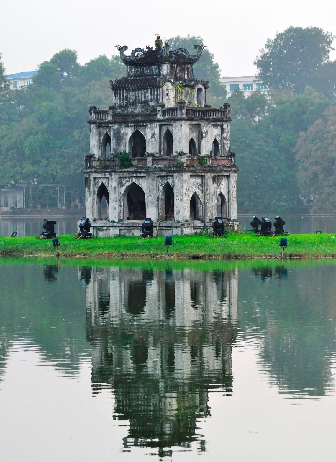 Tháp Rùa Hồ Gươm – Di sản kiến trúc và chuyện kể về đỉnh tháp cổ kính