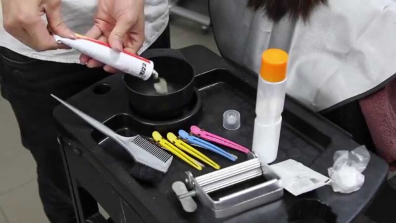 Bí quyết nhuộm tóc màu nâu đỏ tại nhà để có màu chuẩn từ chuyên gia Mytour