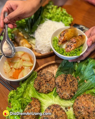 Đặc sản chả rươi, nem cua bể với hương vị đích thực từ miền Bắc - Mytour