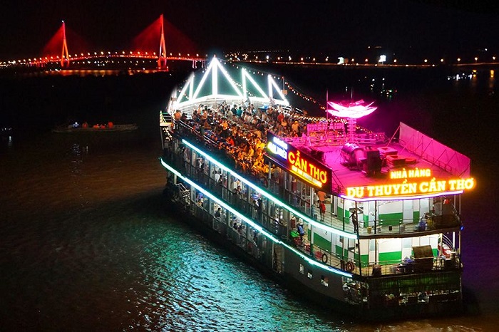 Bến Ninh Kiều Cần Thơ có gì thú vị? Kinh nghiệm ĂN - CHƠI siêu chi tiết