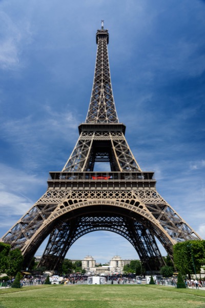 Tháp Eiffel thắp đèn mừng 130 năm tuổi - Báo Quảng Ngãi điện tử