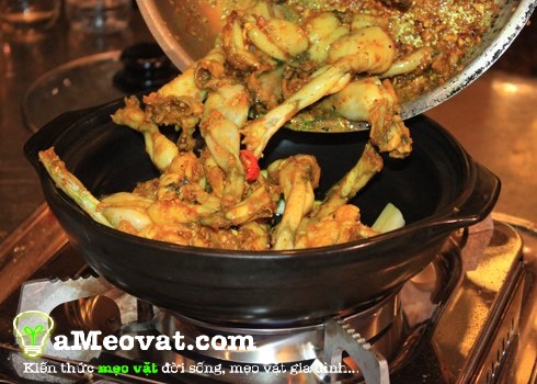 Hướng dẫn làm ếch xào măng đơn giản