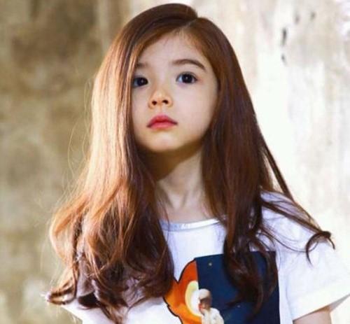 Danh sách 10 kiểu tóc xoăn dễ thương cho bé gái Hàn Quốc