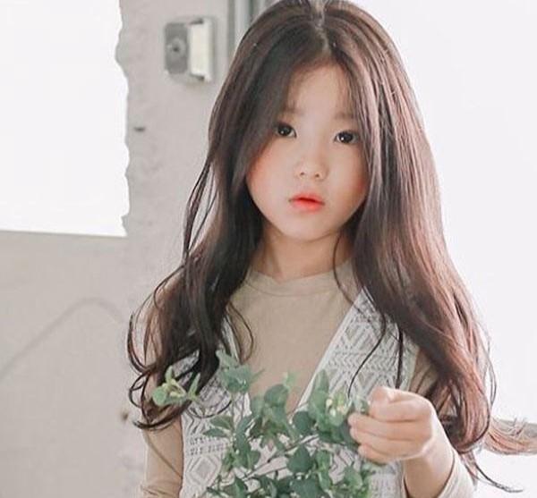 Danh sách 10 kiểu tóc xoăn dễ thương cho bé gái Hàn Quốc
