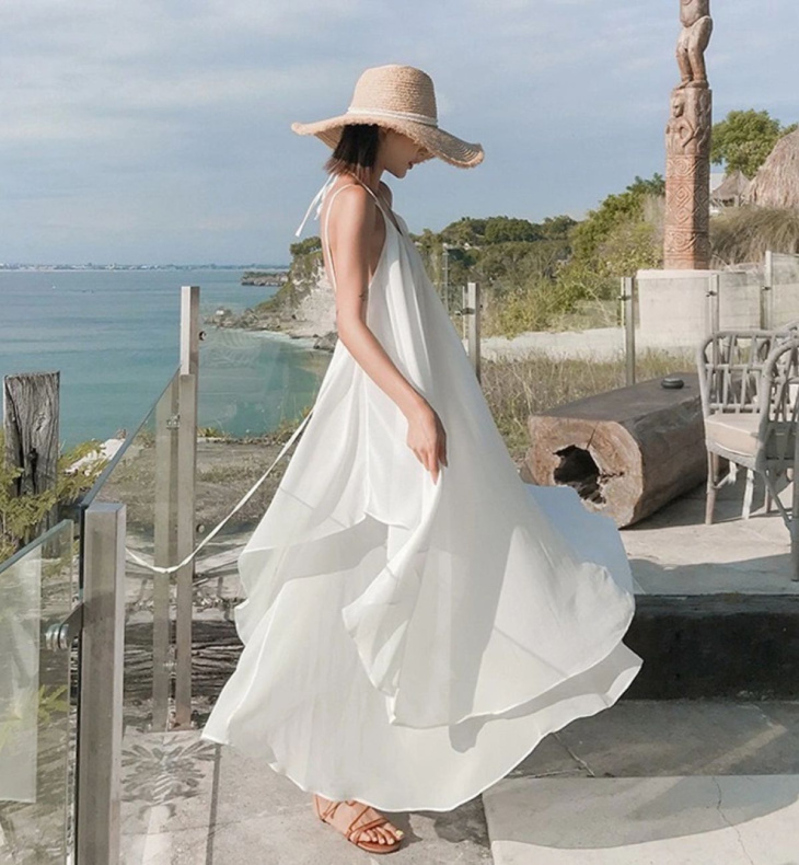 Mẫu váy trắng lý tưởng khi du lịch - Báo An Giang Online