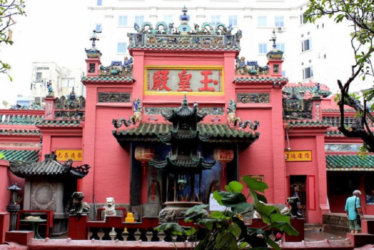 Hướng Dẫn Cầu Duyên Ở Chùa Ngọc Hoàng: Lễ Cầu Duyên Đúng Cách Và Các Mẫu Văn Khấn Phổ Biến