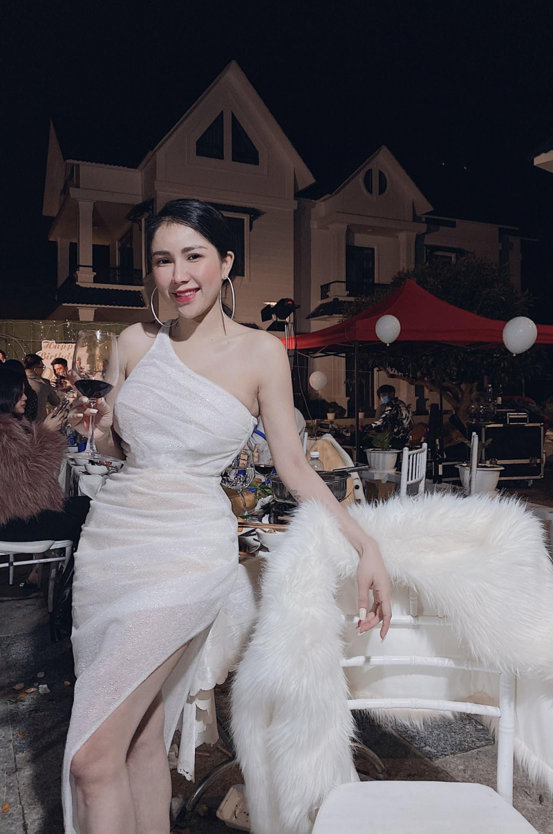 Bộ sưu tập váy dự tiệc thiết kế sang trọng - Đầm Quỳnh Anh Luxury Fashion