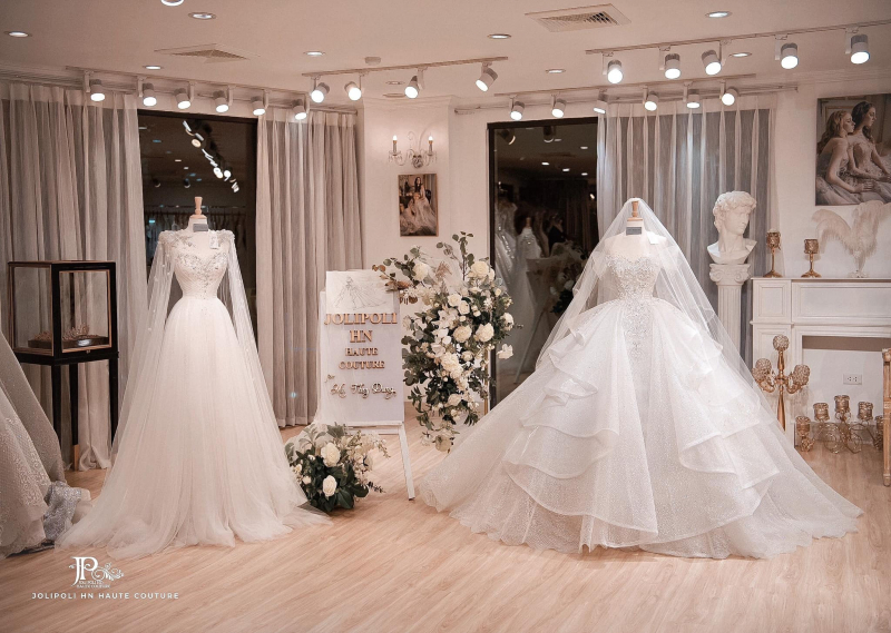 Cô dâu có nên thuê váy cưới ? - LoveNote - studio chụp ảnh cưới TOP đầu Hồ  Chí Minh