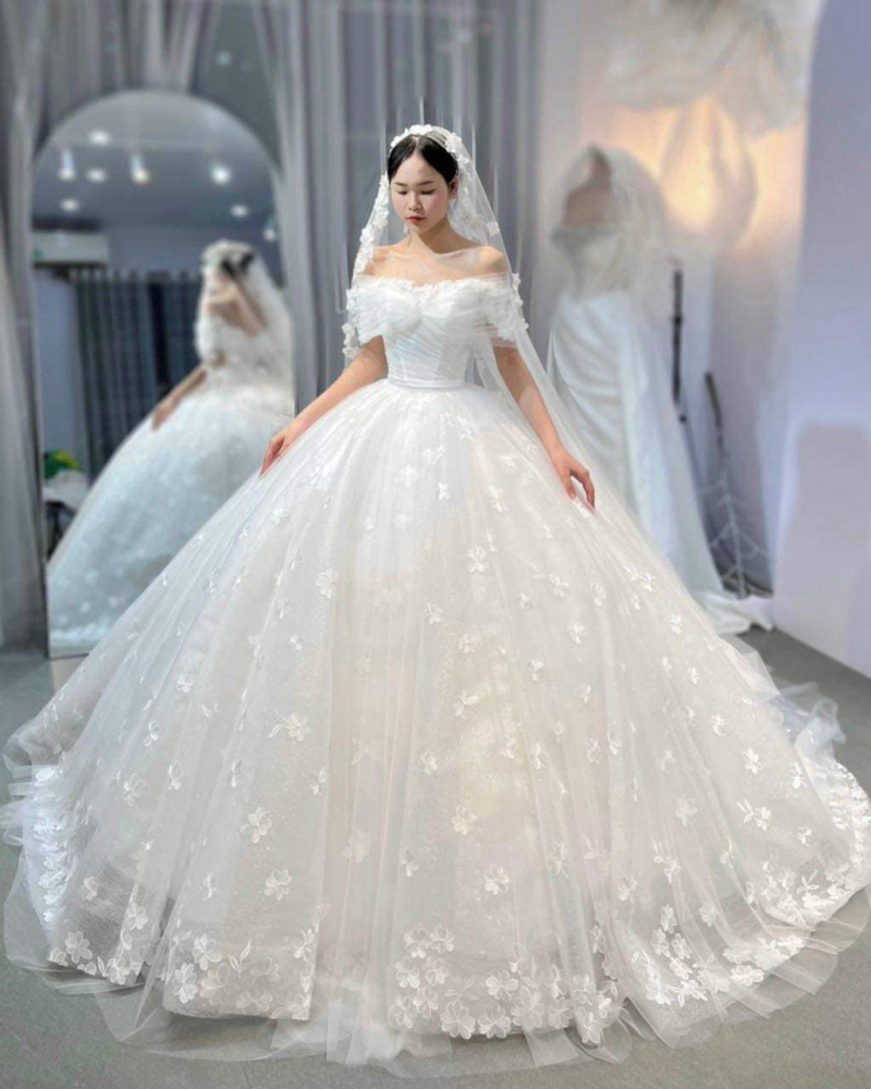 Đắm chìm với những mẫu váy cưới lộng lẫy của showbiz 2023 - Nicole Bridal