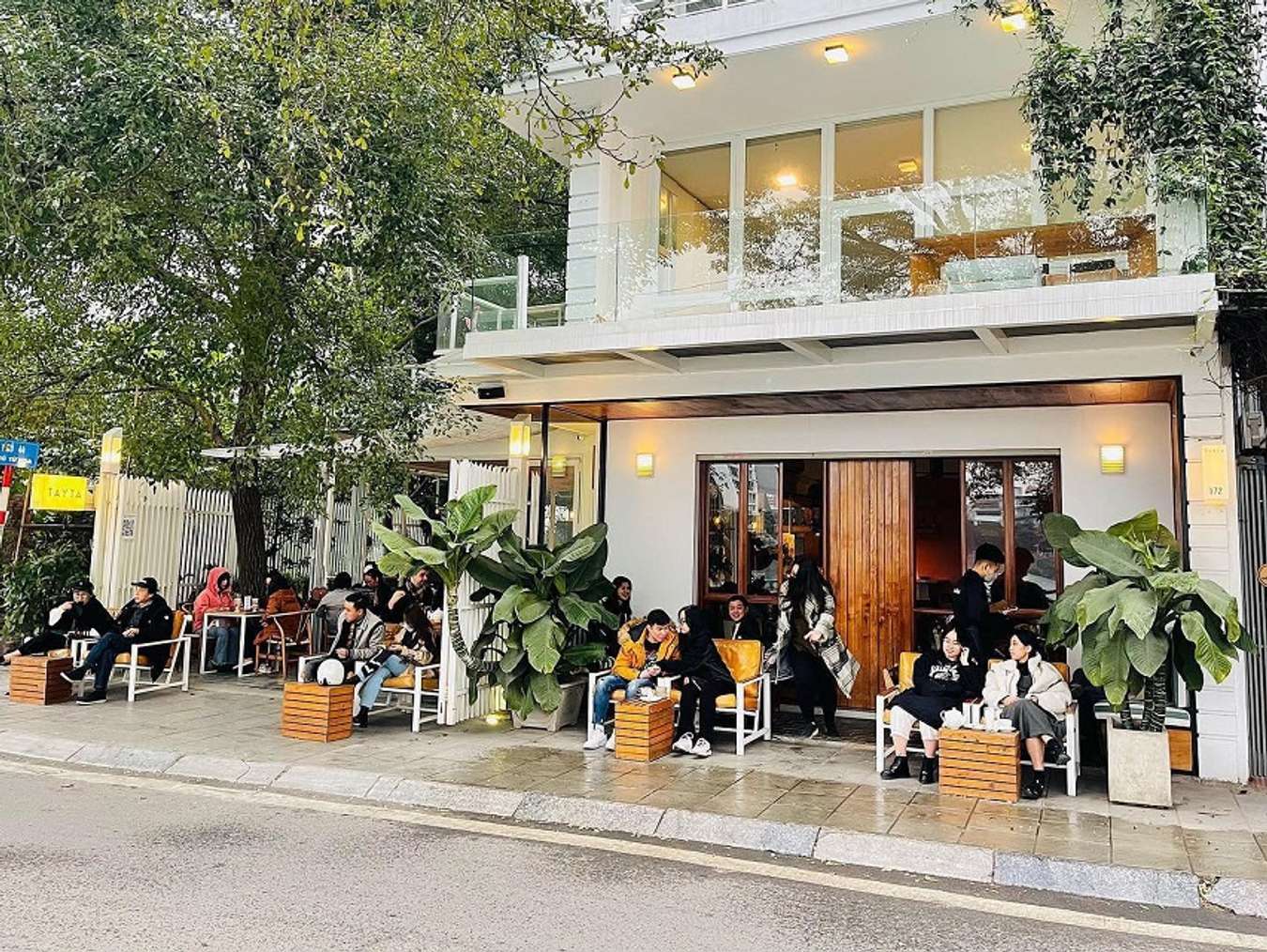 Khám phá 15 quán cafe thả ga ở Hà Nội