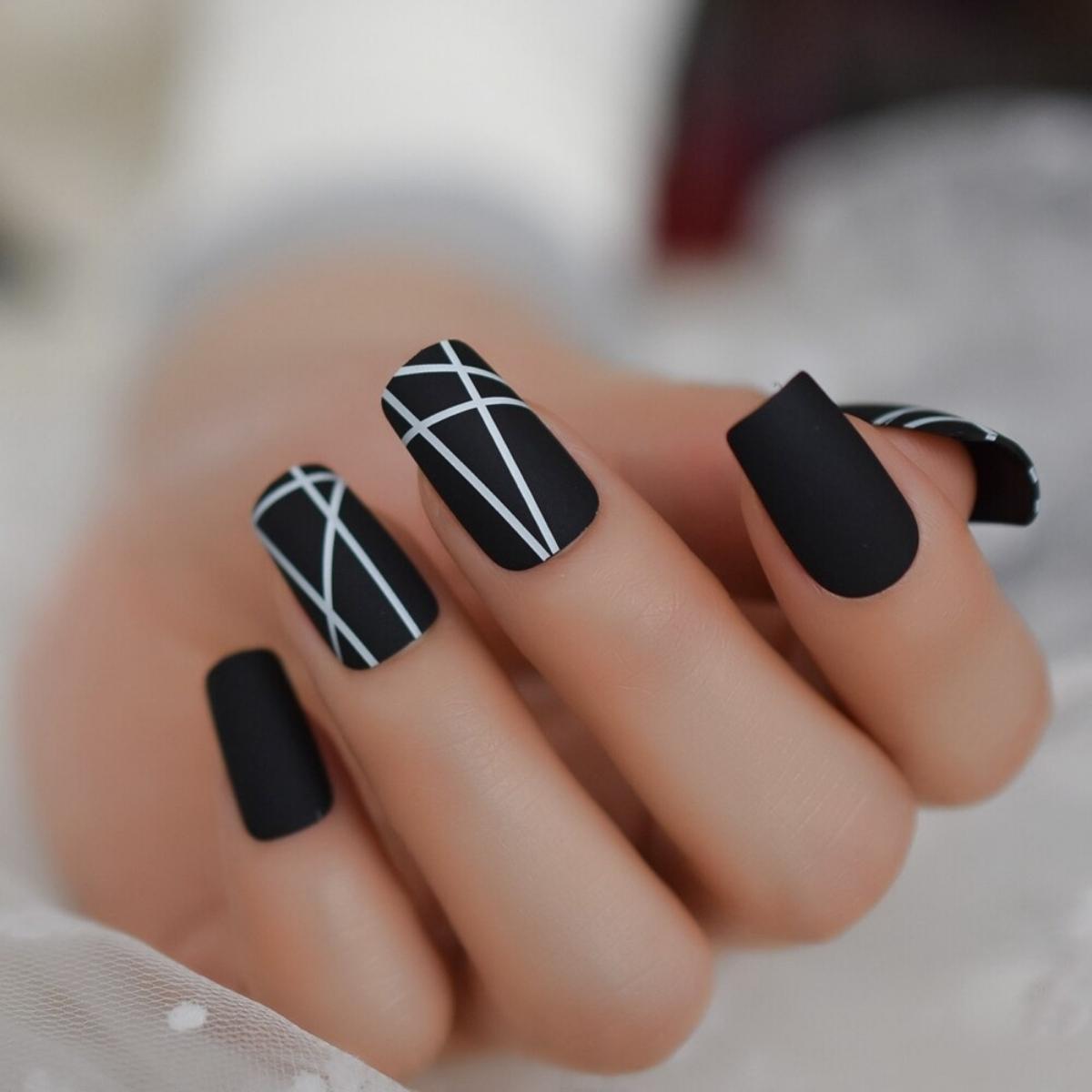 Bộ 24 móng chân giả màu đen phối hợp trắng đính kèm đá sang trọng💖beauty  nail 💖( kèm theo keo dán + dũa móng ) | Shopee Việt Nam