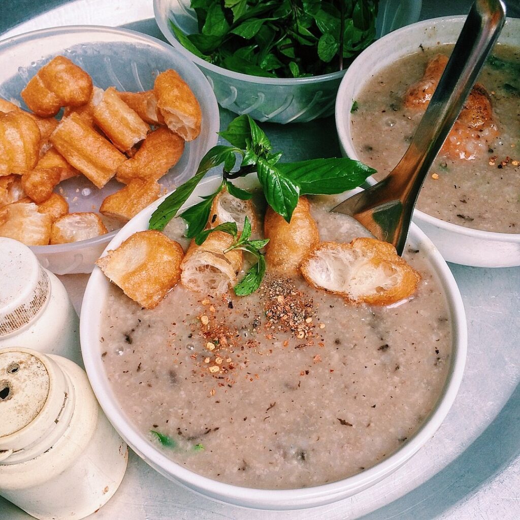 Bí mật về cháo lòng và calo Ẩm thực Việt mê say