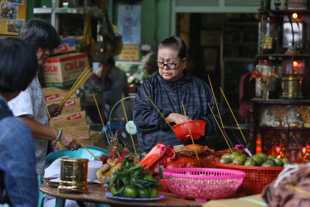 Thời điểm lý tưởng cho lễ cúng là vào chiều tối