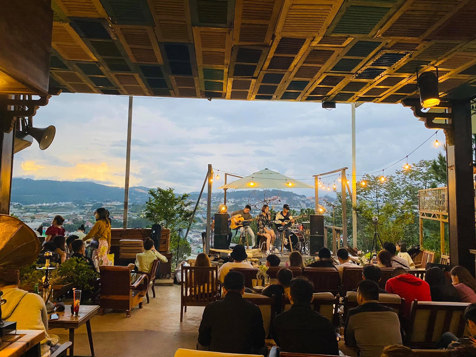 TOP 70+ Địa Điểm Cafe Đẹp Ở Đà Lạt với Góc View Cực Đẹp, Trải Nghiệm Sống Ảo Cực Chất