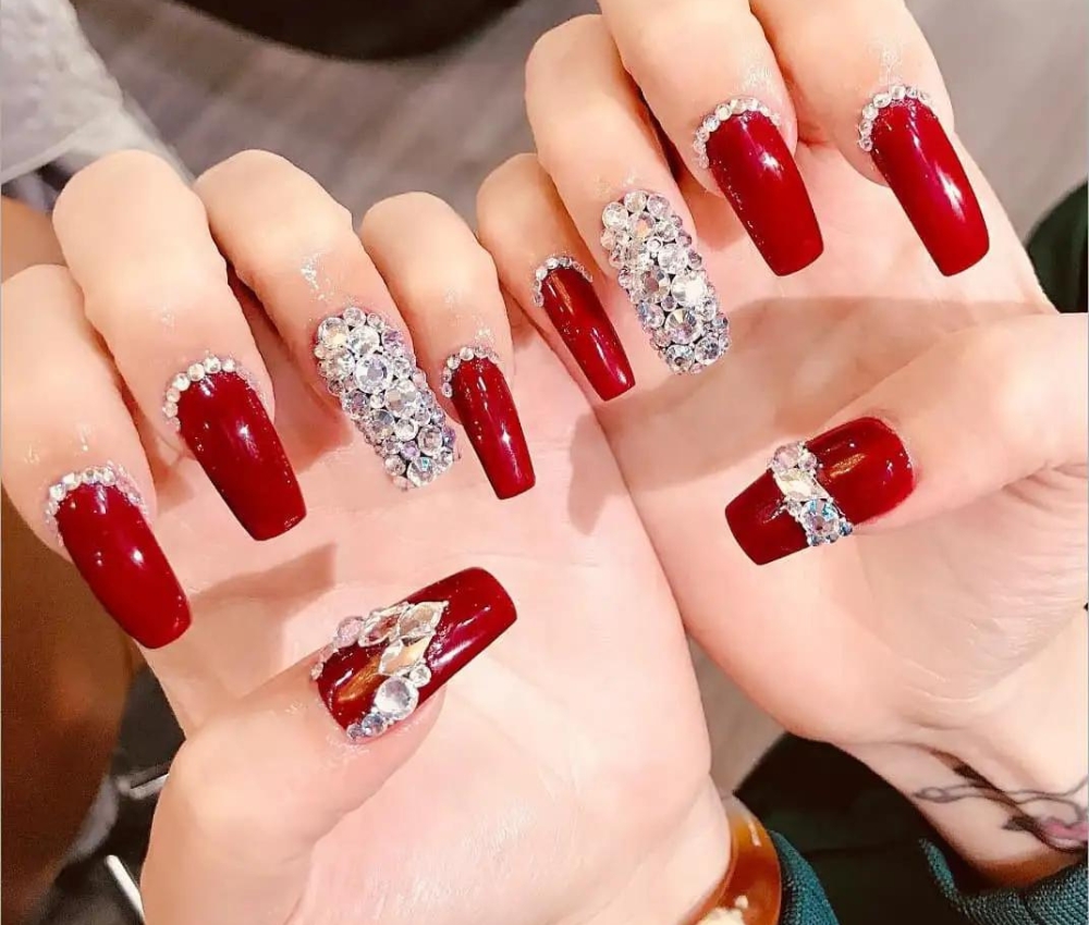 Bộ nail 24 móng giả 💖beauty nail 💖( kèm theo keo dán + dũa móng ) màu đỏ  tết có đính đá đơn giản mà sang | Shopee Việt Nam