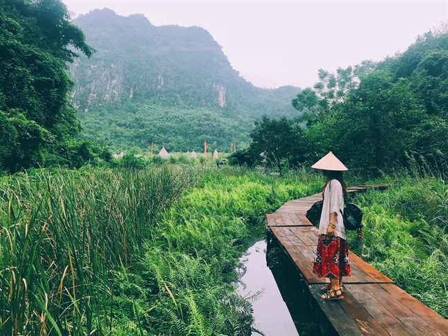 30+ mẹo tạo dáng chụp ảnh với thiên nhiên yên bình, sang chảnh và thần thái