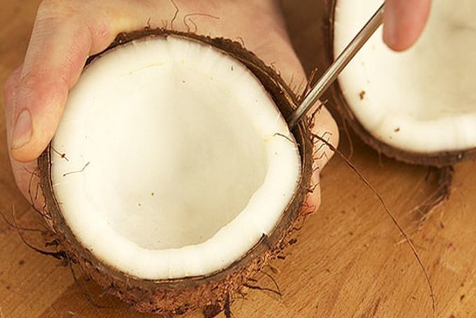 Cách làm dừa khô thơm béo, giòn ngon hơn cả khi mua ngoài hàng và bí quyết bảo quản dừa mà không bị ỉu.