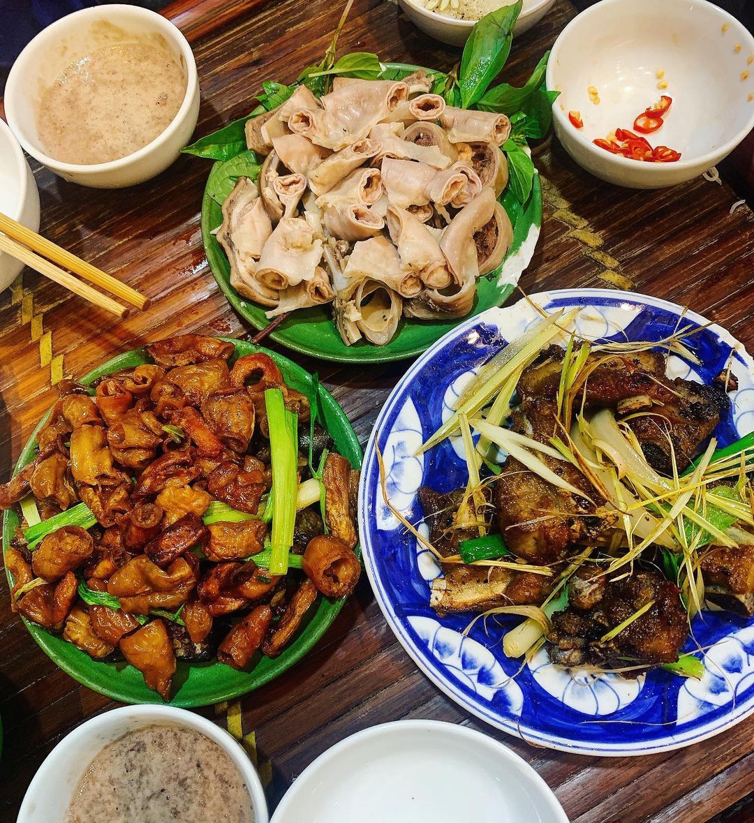 BÁT LÒNG RÁN NÓNG HỔI BỐC KHÓI HẤP DẪN THỰC KHÁCH