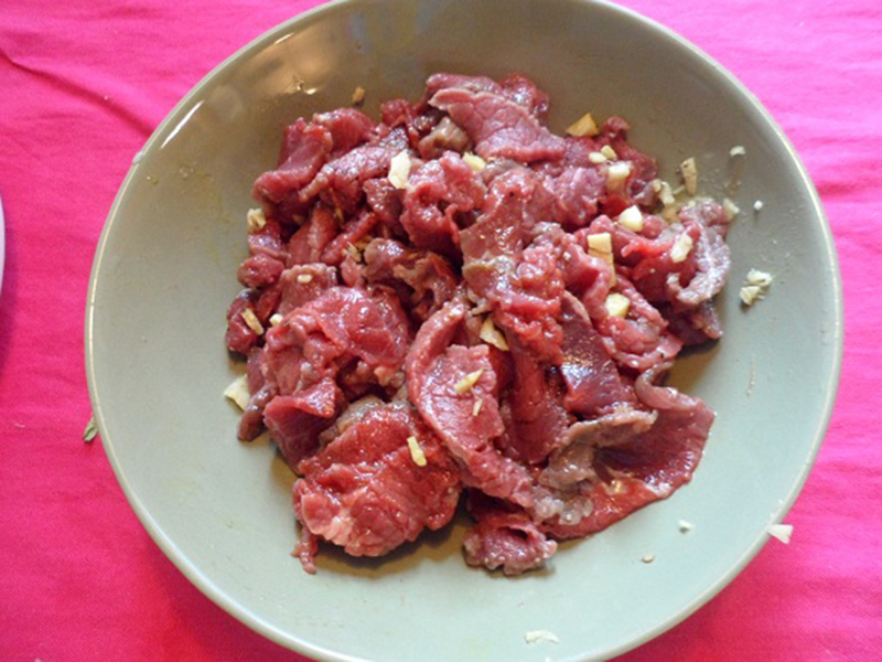Cách nấu món thịt bò xào tỏi thơm ngon - Mytour