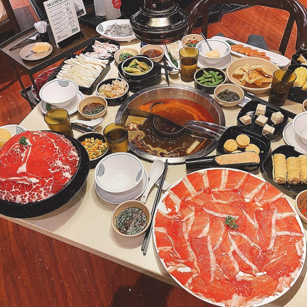 Thưởng thức ẩm thực tuyệt vời tại 7 quán buffet quận 5, ăn no mà không lo về giá