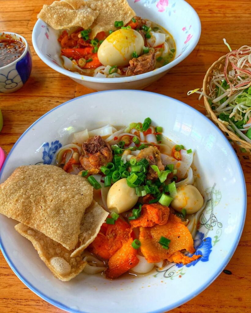 MÌ QUẢNG BÀ DINH VỚI TÔ MÌ THƠM NGON BÀY TRÍ ĐẸP MẮT TẠI QUÁN NHỎ TRUYỀN THỐNG