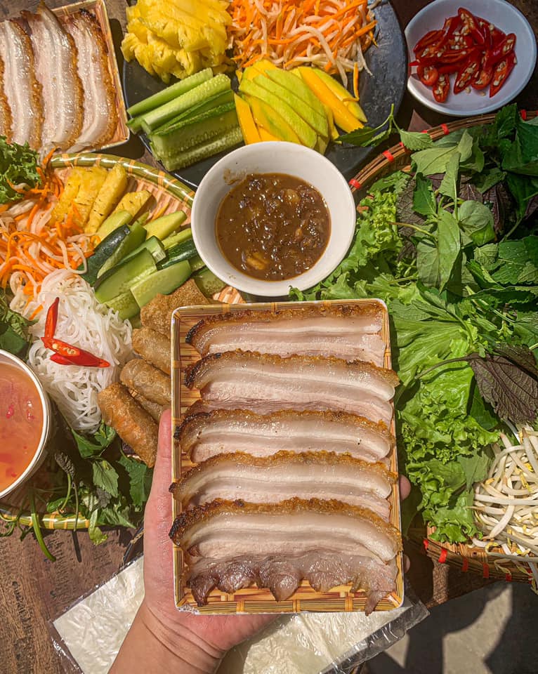 Trải qua mùa nắng gay gắt với 10 quán bánh tráng cuốn thịt heo Hà Nội hấp dẫn nhất