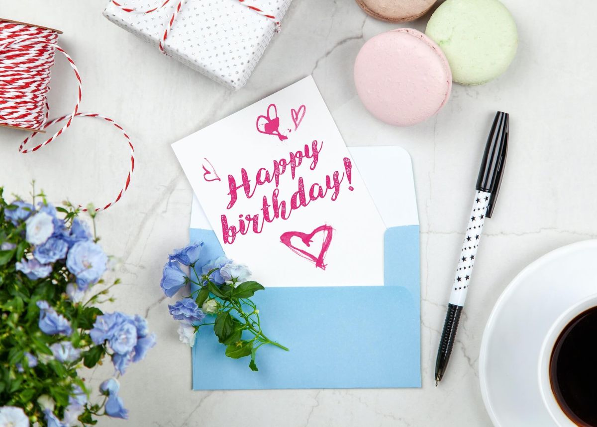 Bí quyết vẽ thiệp chúc mừng sinh nhật đơn giản và ấn tượng | Mytour
