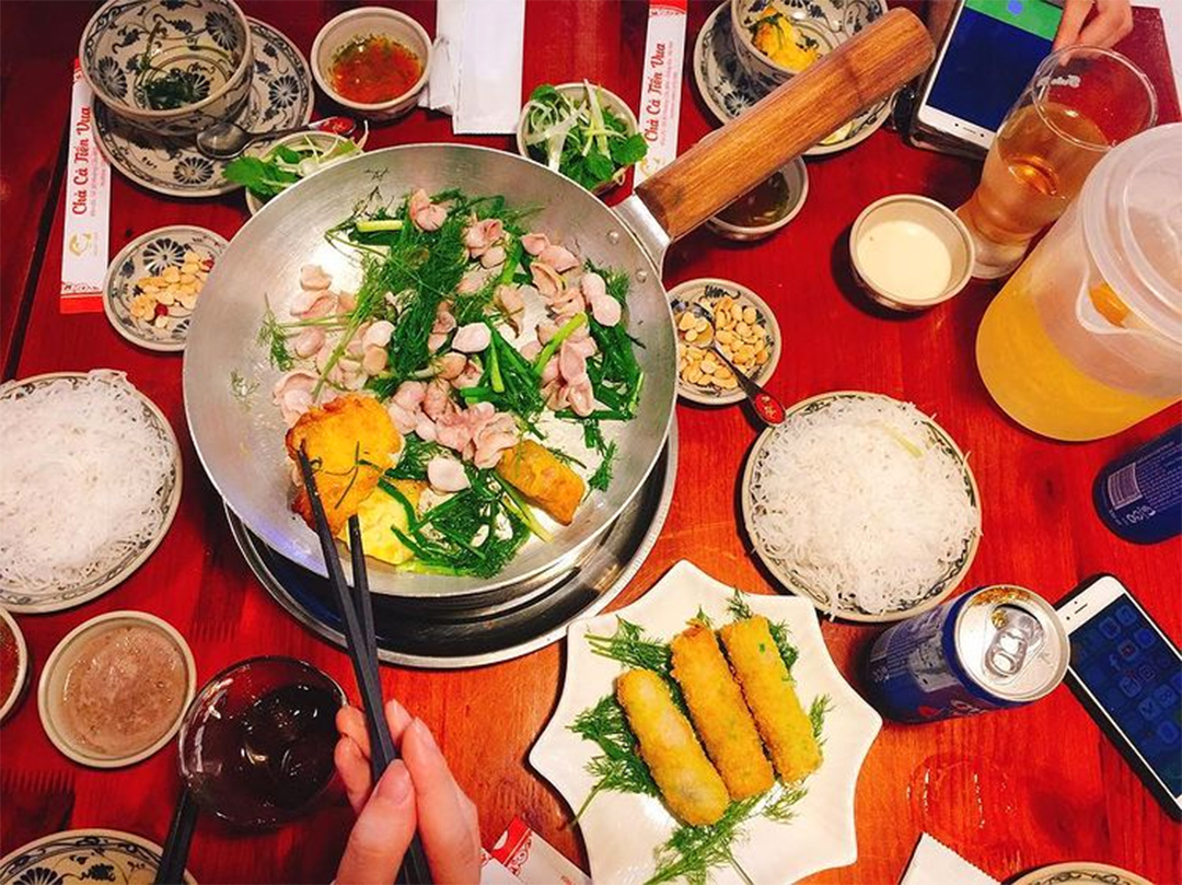 Top 12 quán chả cá Hà Nội ngon danh tiếng của những người sành ăn
