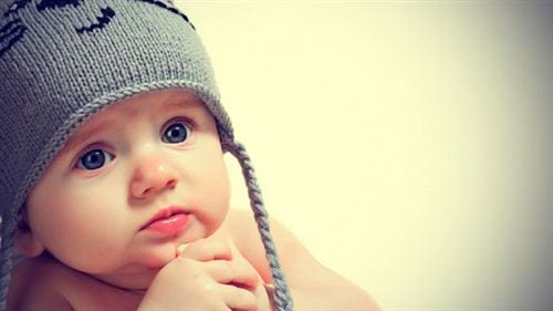 Bức tranh về bé trai dễ thương, tạo nên hình ảnh của một baby boy dễ thương