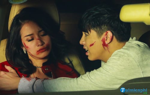 Lời bài hát nhẹ nhàng, chạm đến trái tim anh một cách dịu dàng.