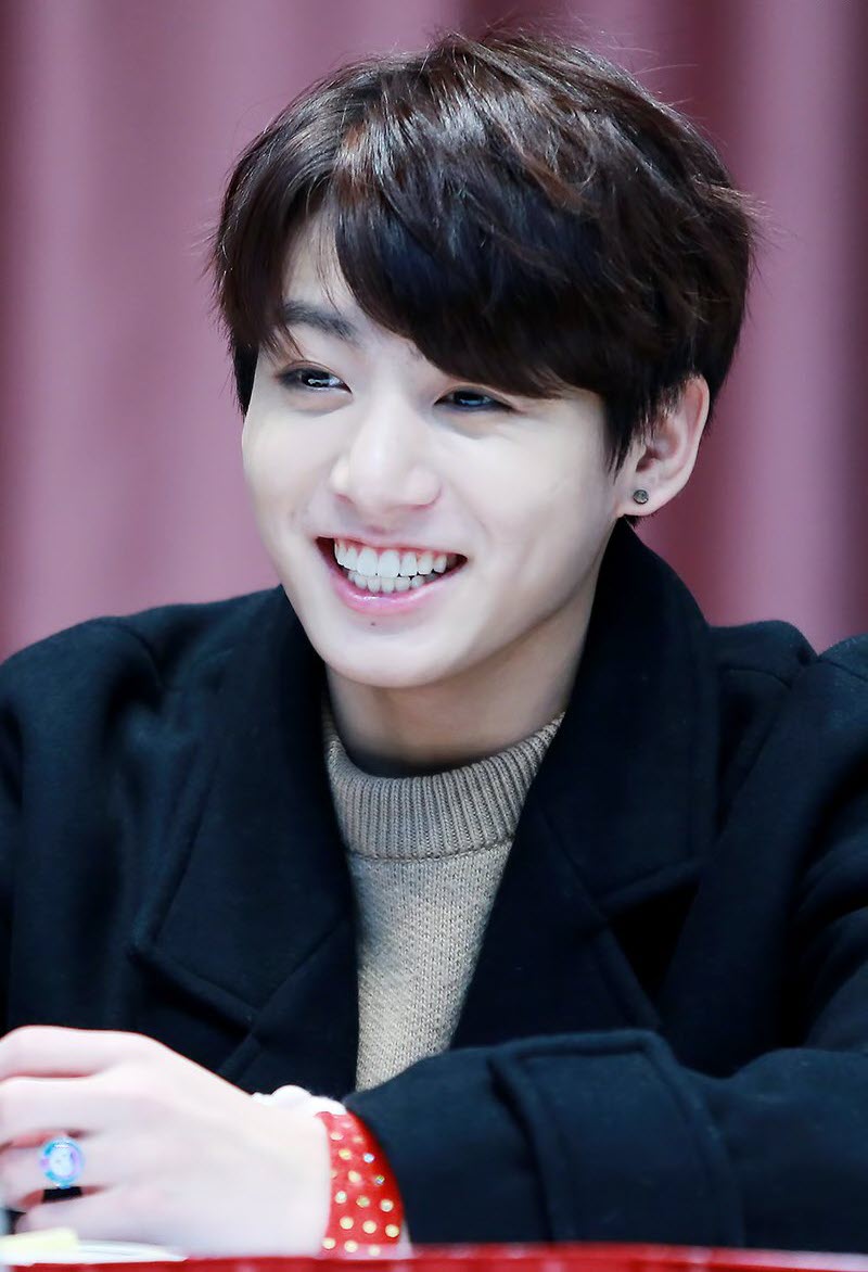 Khám phá vẻ đẹp cuốn hút trong nụ cười của Jungkook