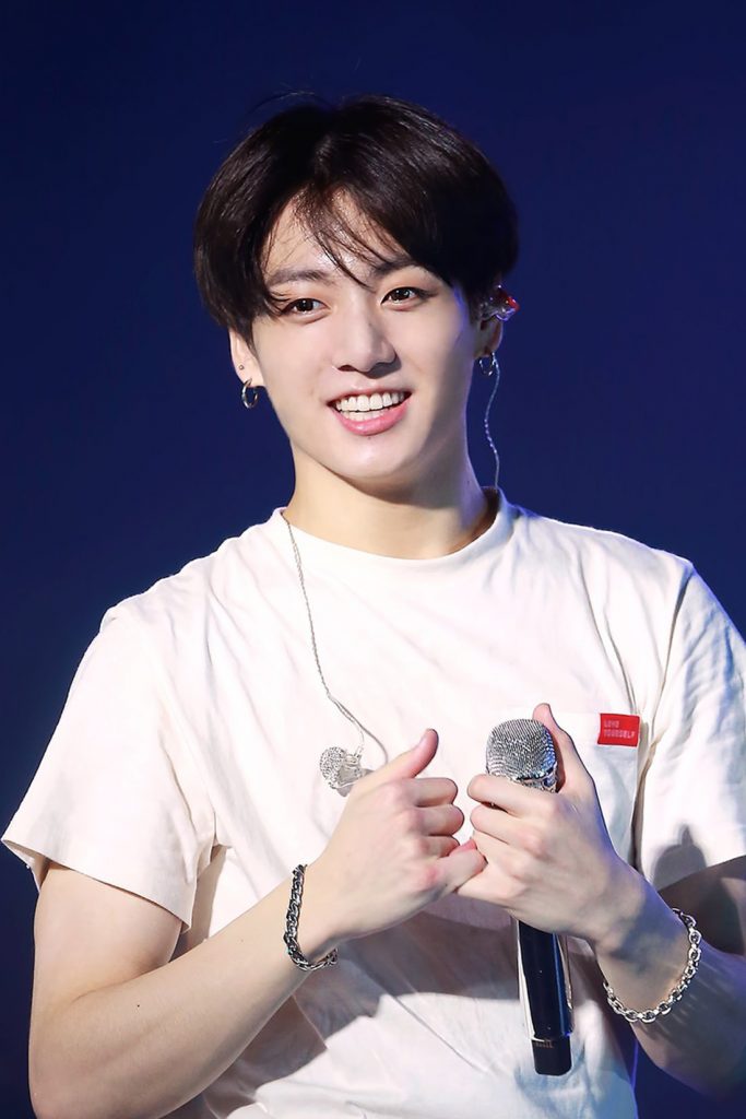 Khám phá vẻ đẹp cuốn hút trong nụ cười của Jungkook