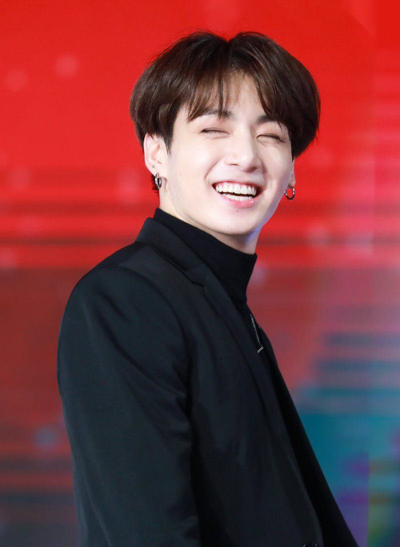 Khám phá vẻ đẹp cuốn hút trong nụ cười của Jungkook