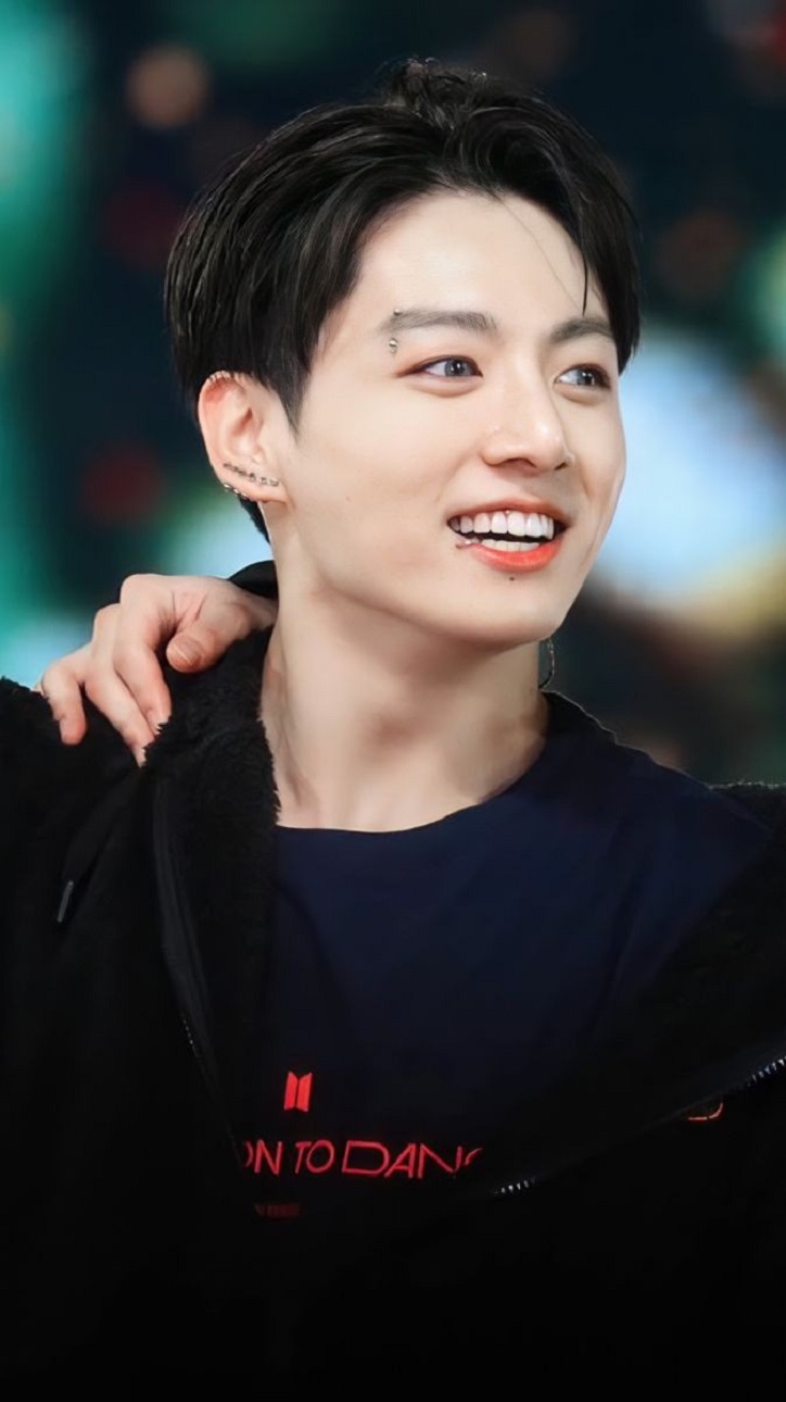 Khám phá vẻ đẹp cuốn hút trong nụ cười của Jungkook