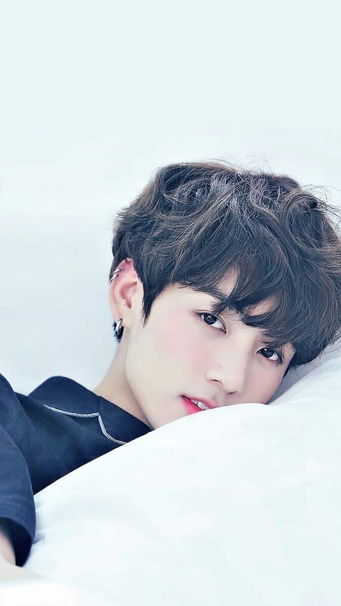 Khám phá vẻ đẹp cuốn hút trong nụ cười của Jungkook