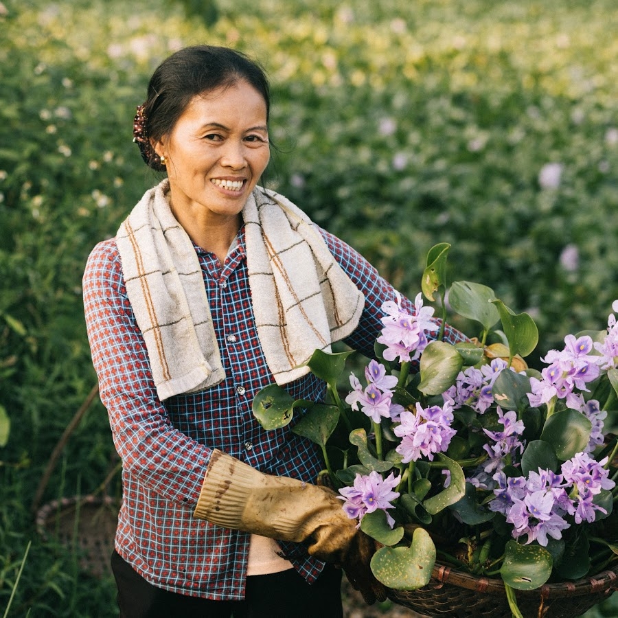 Hình ảnh người mẹ già tần tảo đẹp và ý nghĩa