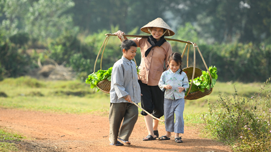 Hình ảnh người mẹ già tần tảo đẹp và ý nghĩa