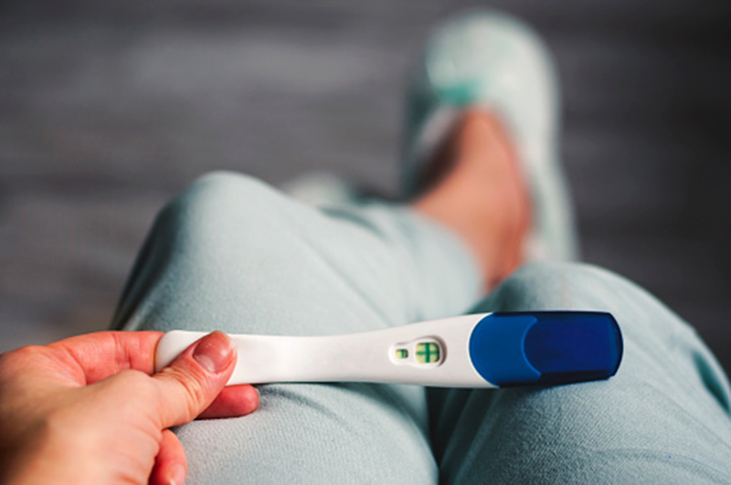 Ảnh đẹp của que thử thai 2 vạch khi tự chụp