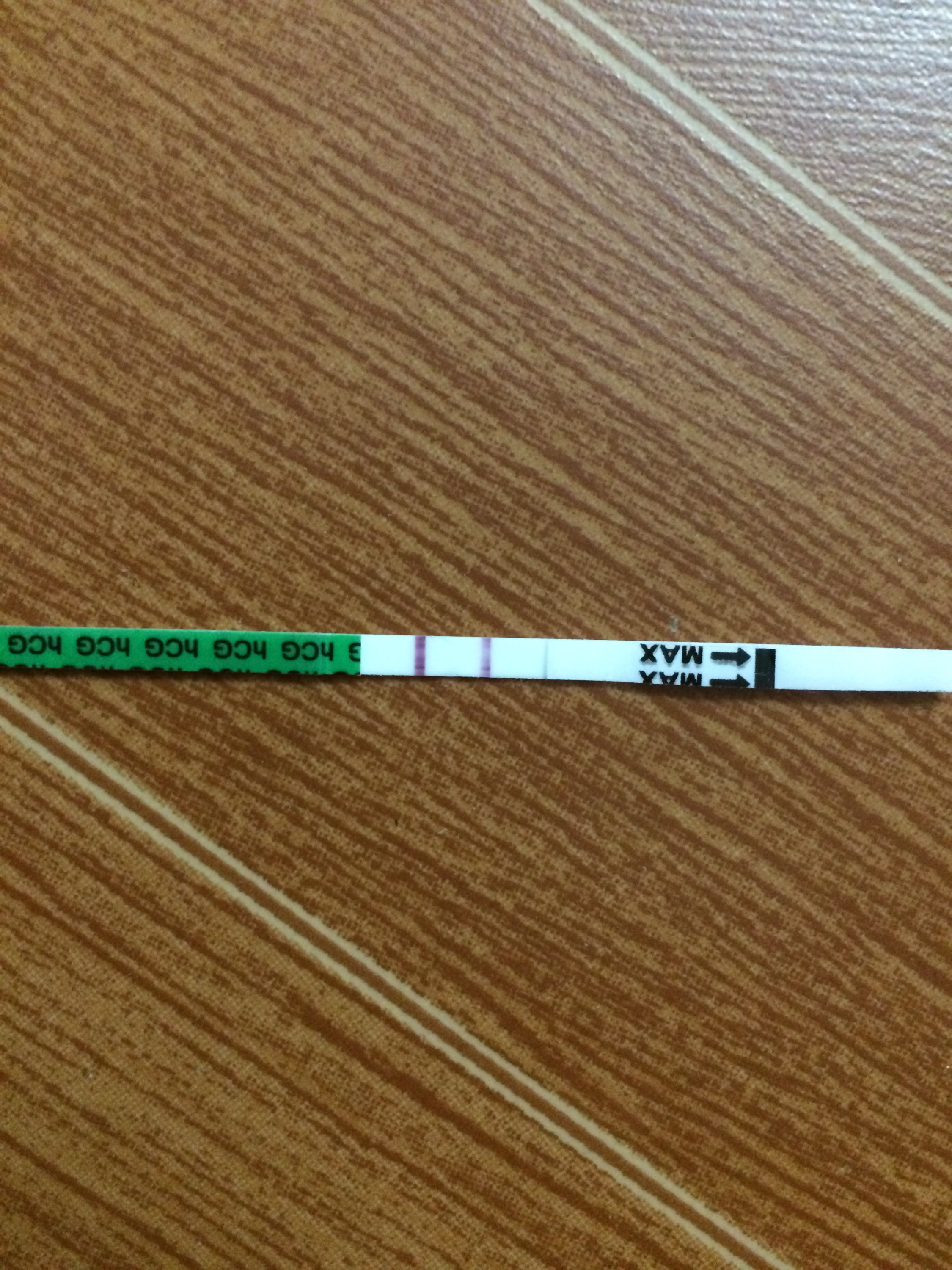 Ảnh đẹp của que thử thai 2 vạch khi tự chụp