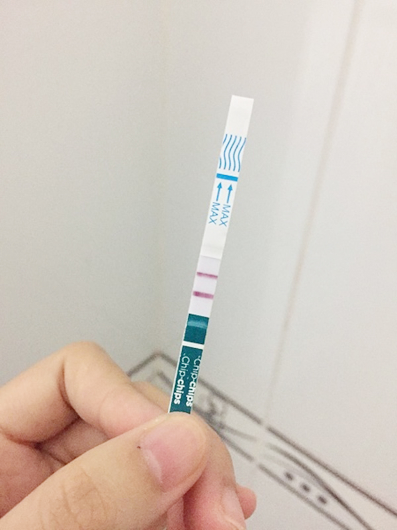 Ảnh đẹp của que thử thai 2 vạch khi tự chụp
