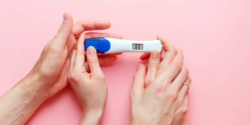 Ảnh đẹp của que thử thai 2 vạch khi tự chụp