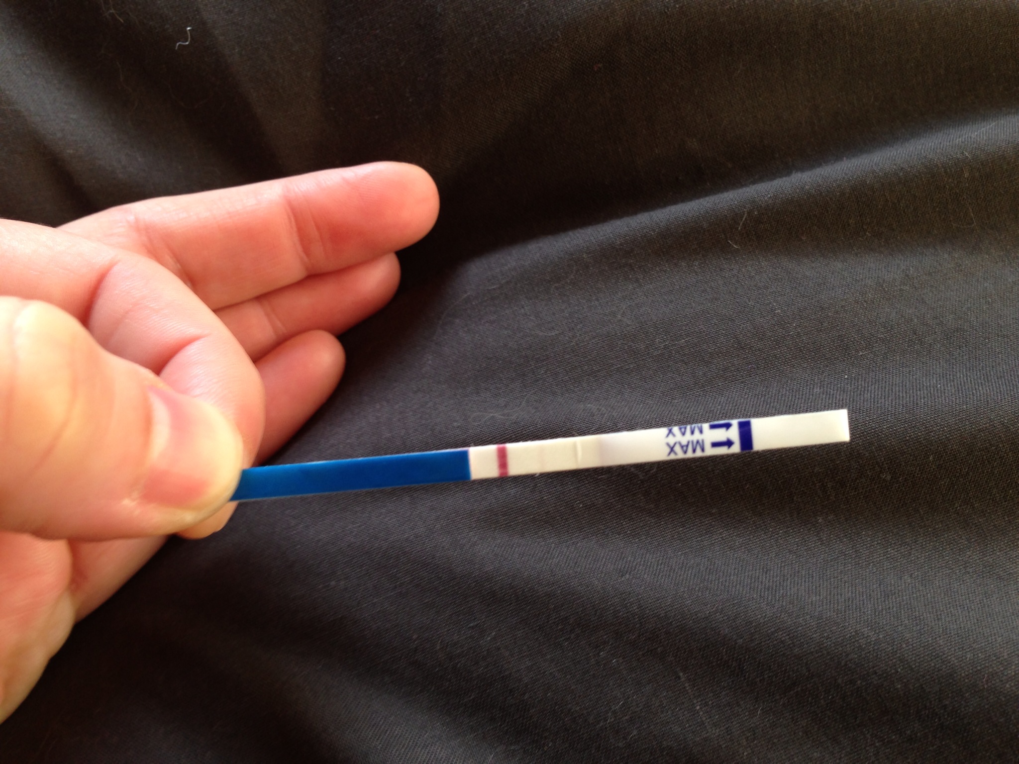 Ảnh đẹp của que thử thai 2 vạch khi tự chụp