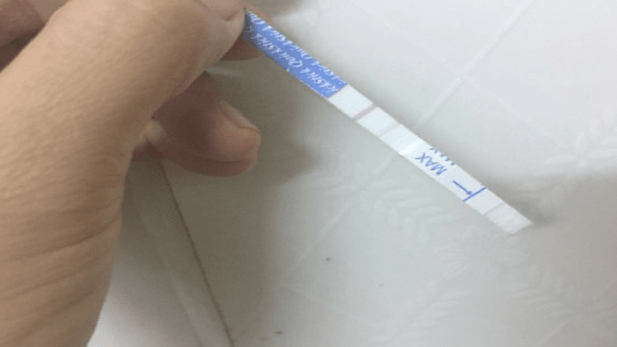 Ảnh đẹp của que thử thai 2 vạch khi tự chụp