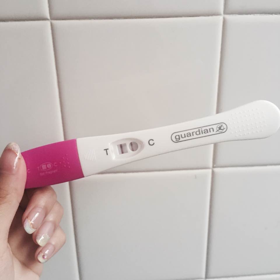 Ảnh đẹp của que thử thai 2 vạch khi tự chụp